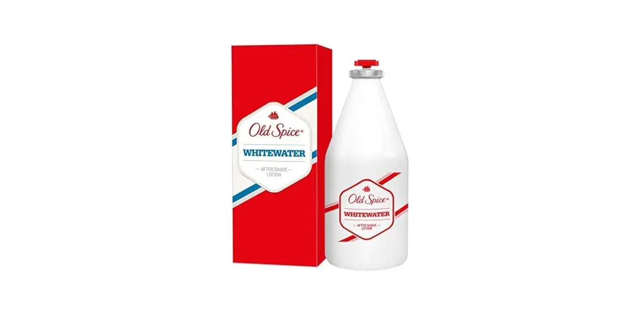 Woda po goleniu Old Spice Whitewater w białej butelce z czerwonym akcentem i pudełkiem.