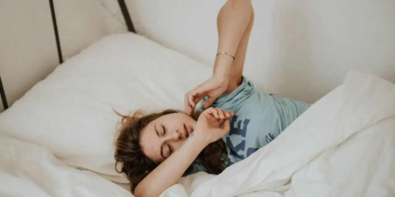 Niedobór witaminy B12 objawy psychiczne: nie bagatelizuj tych sygnałów
