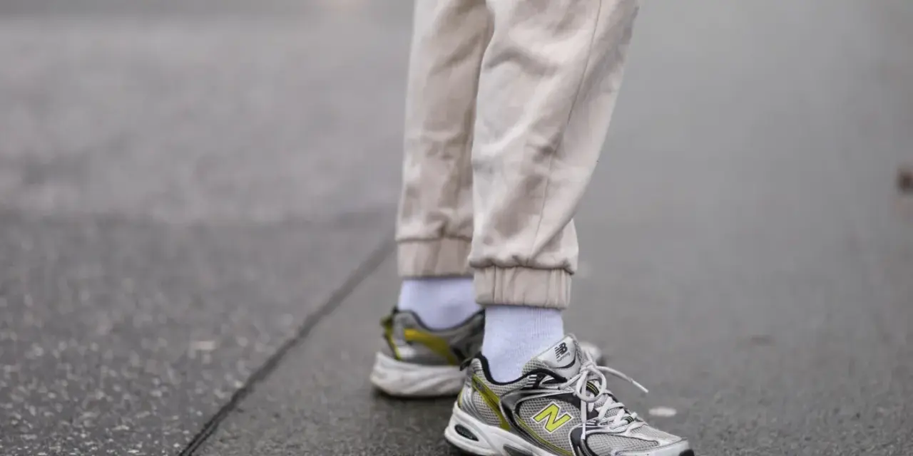 Jakie buty do spodni z gumką na dole, by wyglądać stylowo?