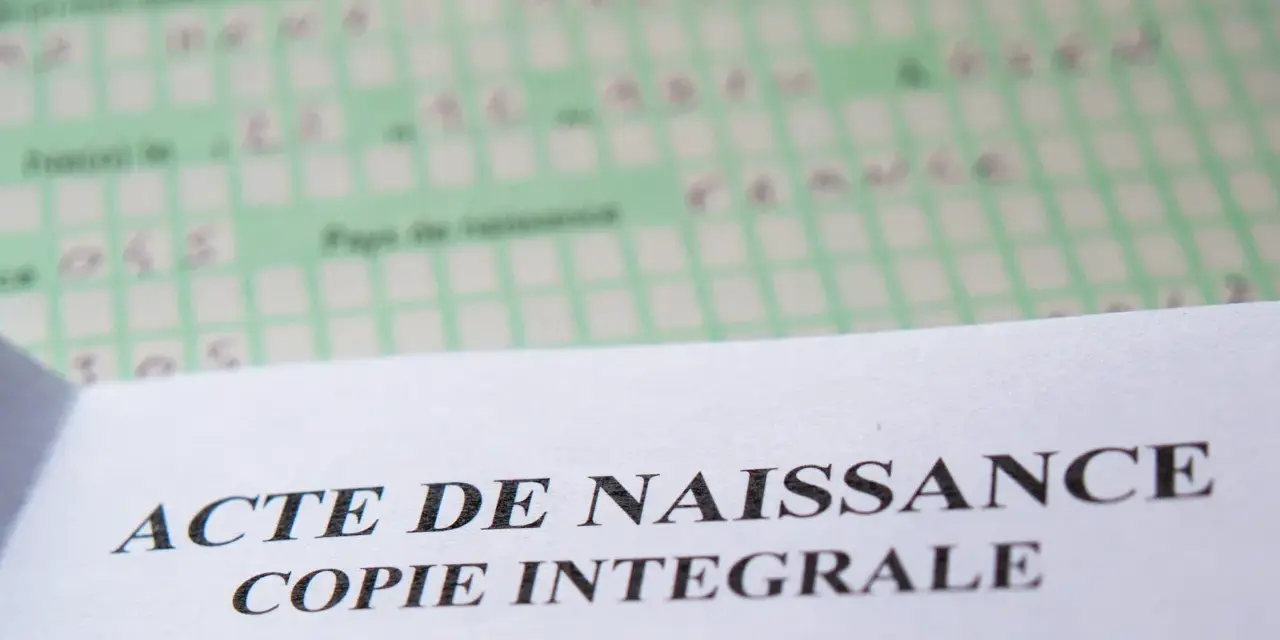 Extrait d'acte de naissance, une copie intégrale pour consulter l'état civil d'une personne.
