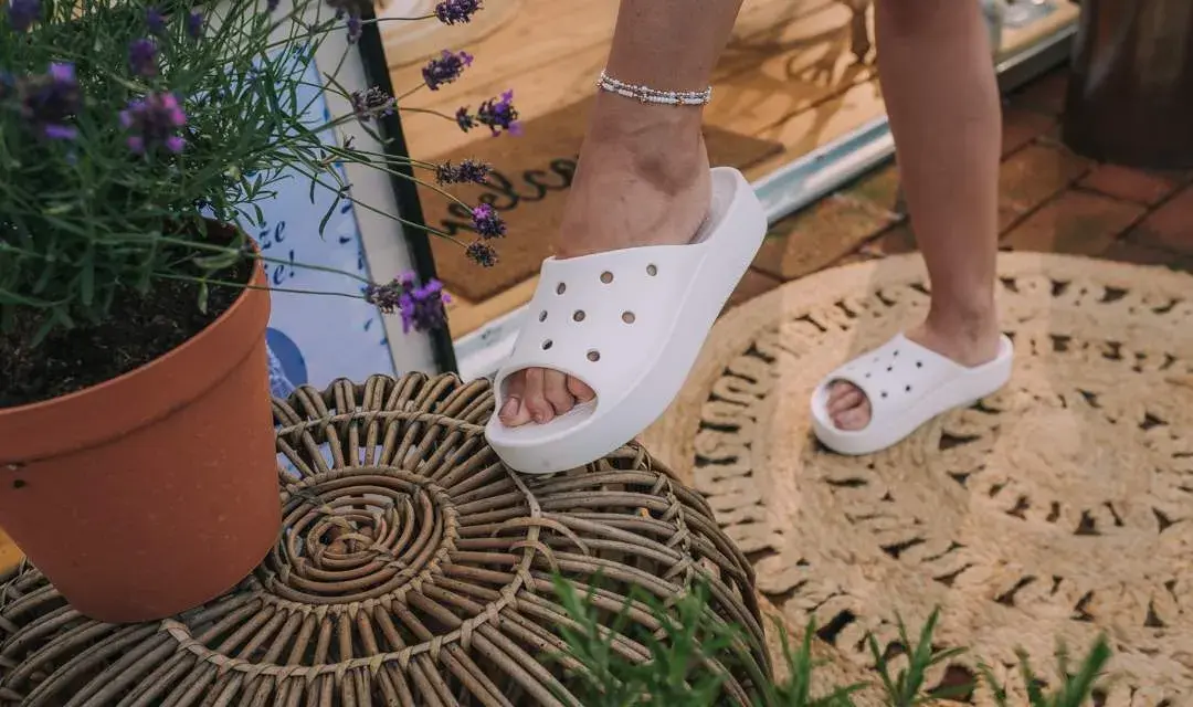 Crocs J2 jaki to rozmiar? Odkryj, co oznacza w różnych systemach