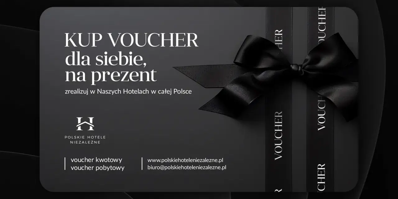 Elegancki voucher na pobyt w hotelu, ozdobiony czarną wstążką. Idealny prezent dla bliskich.