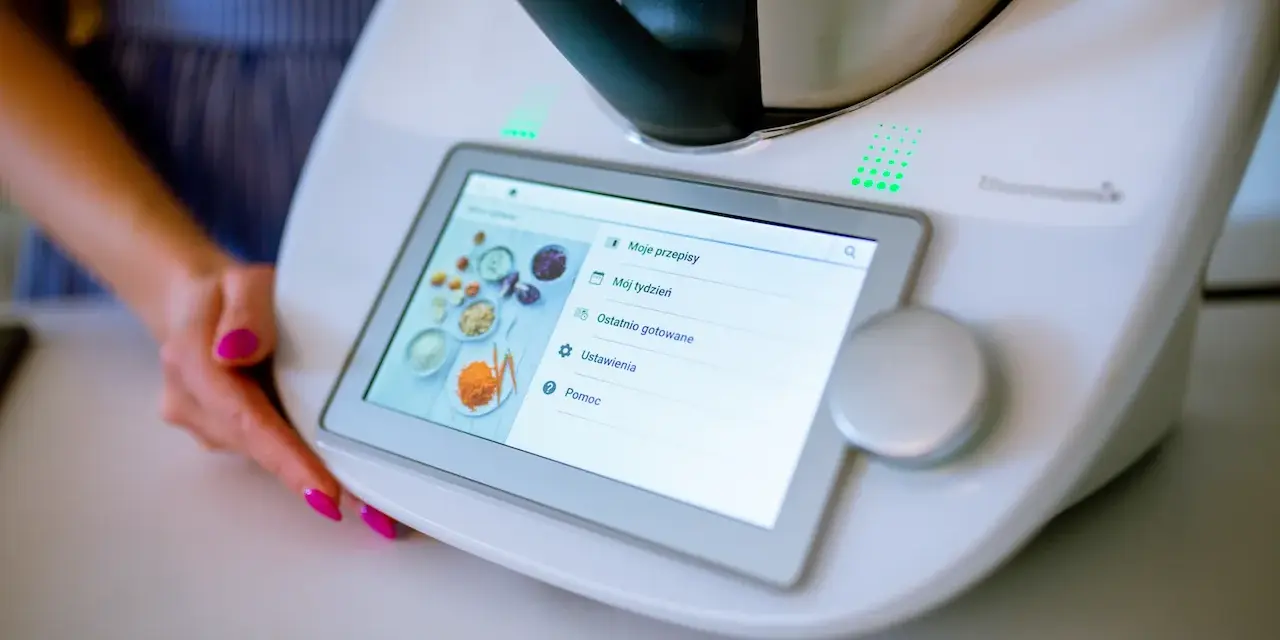 Bezpieczny transport Thermomixa: tryb transportu, auto, samolot