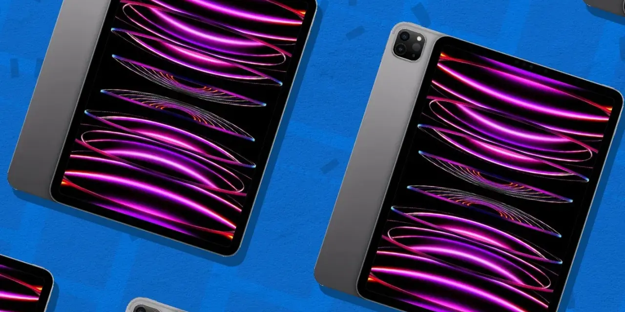 Mehrere graue iPads Pro mit lila Wellenmuster auf dem Bildschirm auf blauem Hintergrund.