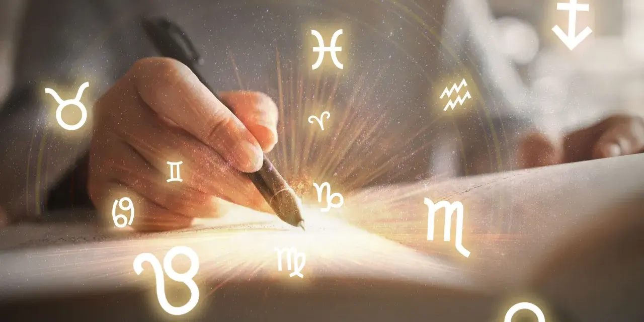 Dłoń pisze piórem, otoczona znakami zodiaku. Panna od 23 sierpnia do 22 września.