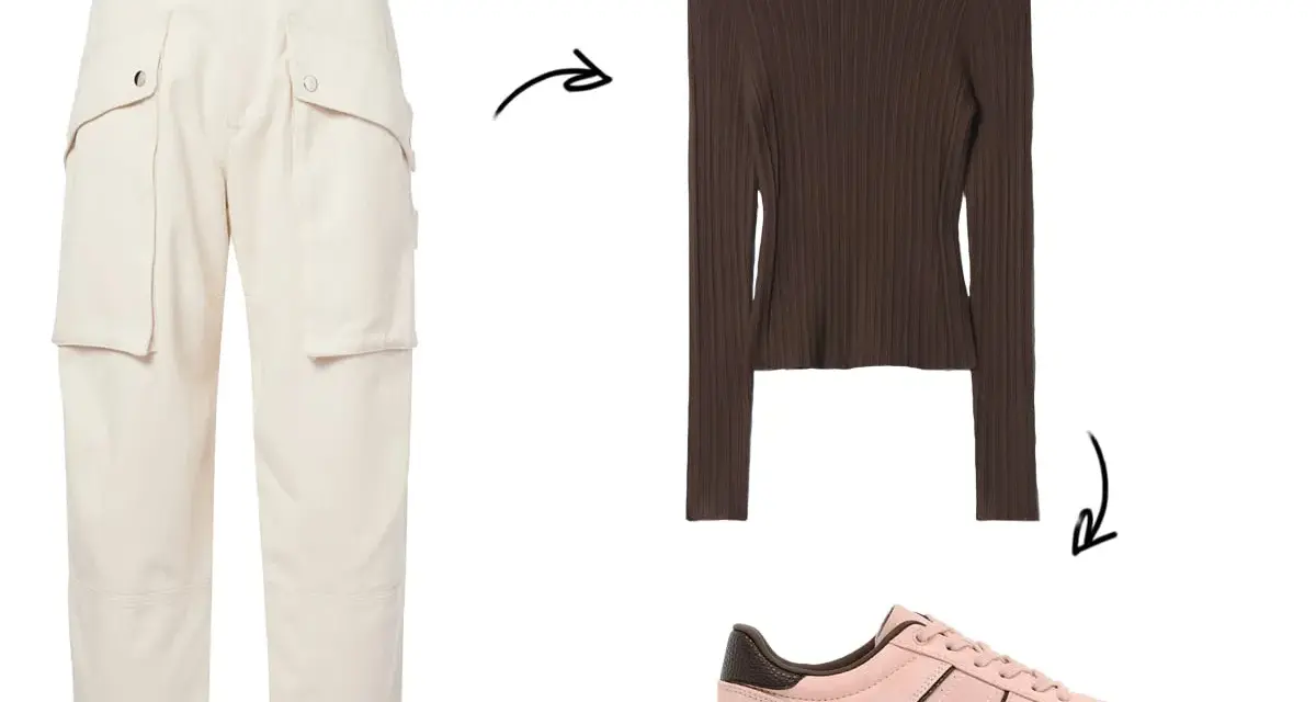 Outfit con pantaloni cargo color crema, maglia marrone a coste e sneakers rosa.