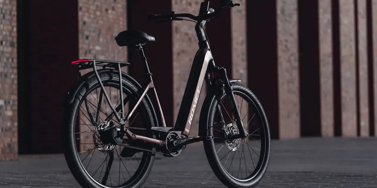 Elegancki rower elektryczny ROMET, idealny wybór, jeśli szukasz jaki rower elektryczny do 5000. Stylowy design i praktyczne rozwiązania.