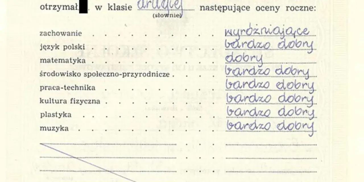 Uczeń otrzymał w drugiej klasie następujące oceny słownie: wyróżniające, bardzo dobry, dobry, bardzo dobry, bardzo dobry, bardzo dobry, bardzo dobry, bardzo dobry.