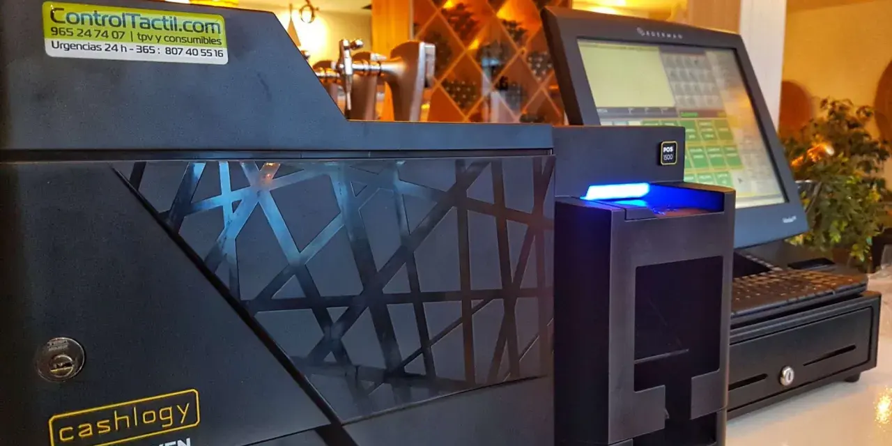 Sistema TPV para restaurantes, con pantalla, cajón y dispensador de efectivo. Ideal para gestionar tu negocio con software para restaurantes gratis.