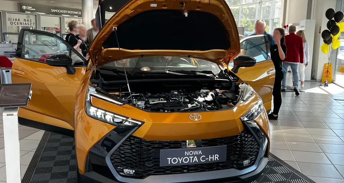 Toyota C-HR hybryda czy benzyna - która wersja jest tańsza i lepsza?