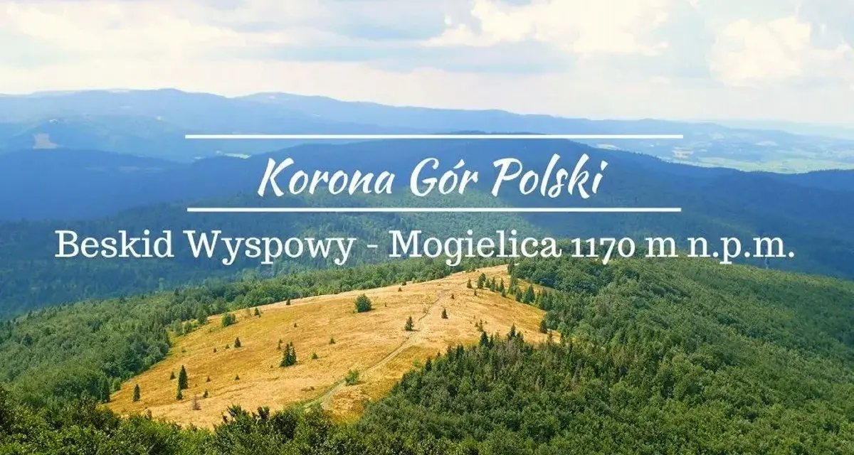 Widok na górzysty krajobraz Beskidu Wyspowego z połoniną i lasami.