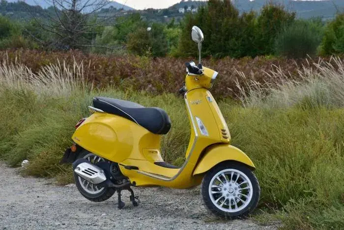 Jakie uprawnienia na motorower? Sprawdź, co musisz wiedzieć!