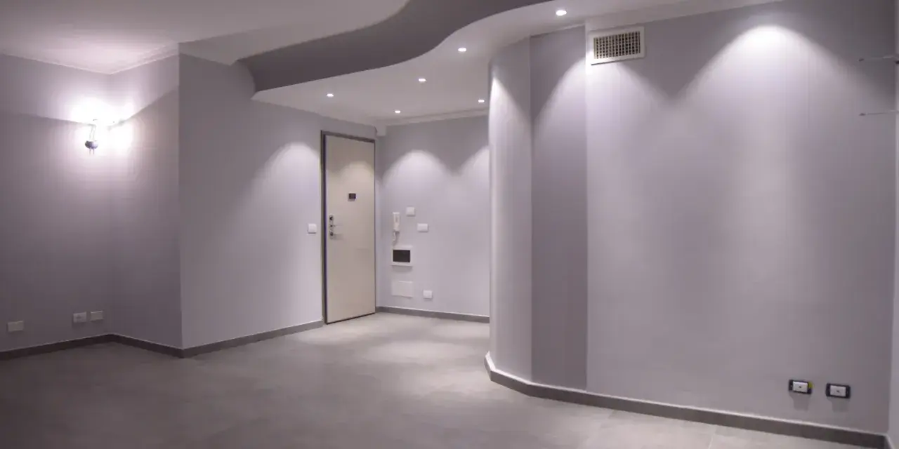 Spazi ampi e luminosi, perfetti per decidere cosa appendere alle pareti. Un'atmosfera moderna con un tocco di design.