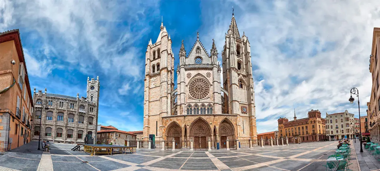 Los mejores lugares que visitar en León para no perderse la magia