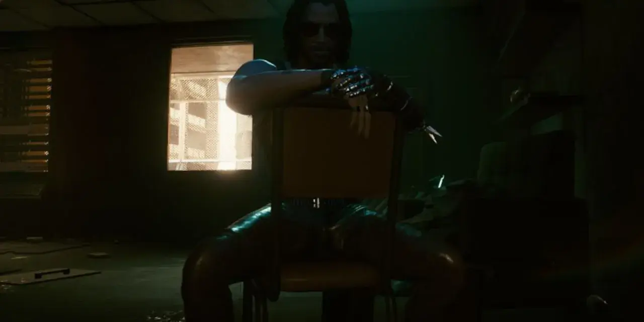 Hombre con implantes cibernéticos, sentado en una silla, en un ambiente oscuro. El futuro distópico evoca **cerebros destruidos cyberpunk**.