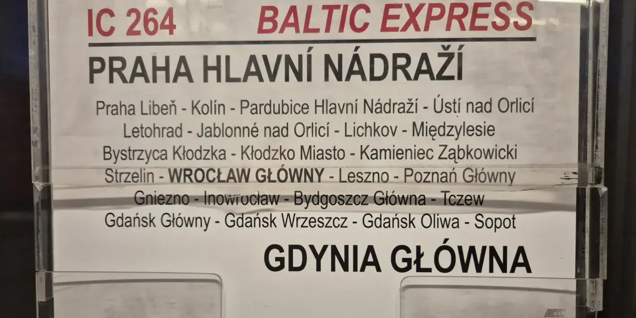 Rozkład jazdy pociągu IC 264 Baltic Express z Gdańska do Pragi, z licznymi przystankami po drodze.
