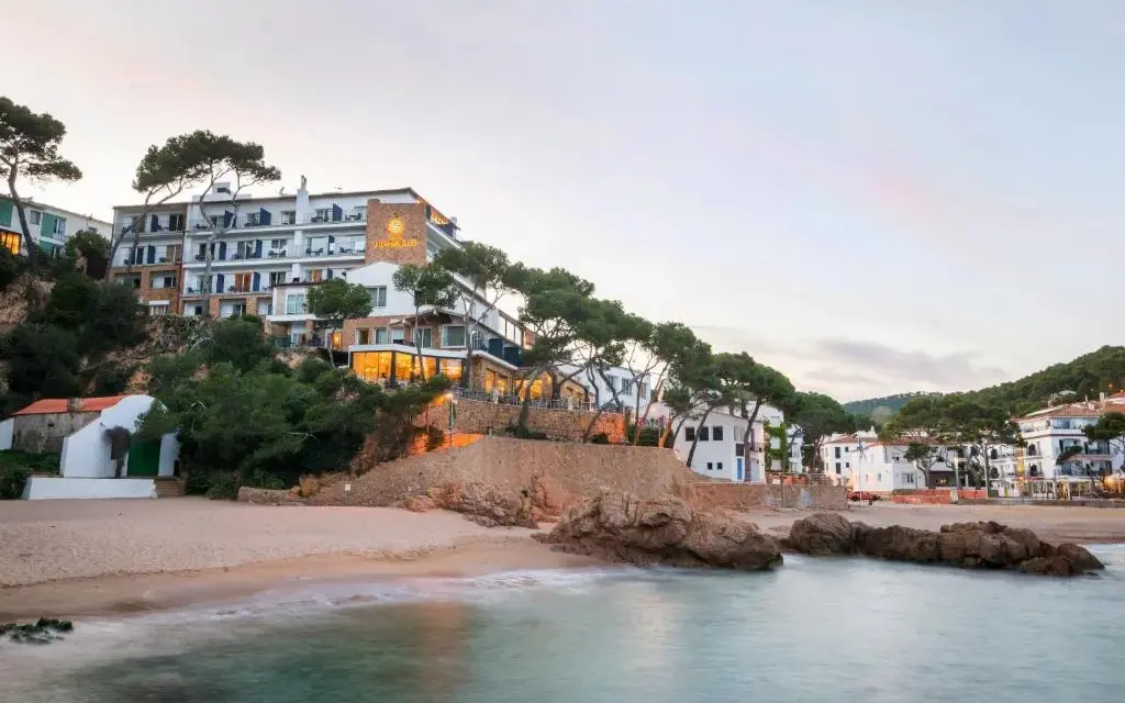Hotel Hostalillo Tamariu: Vistas al mar y relax único en Costa Brava