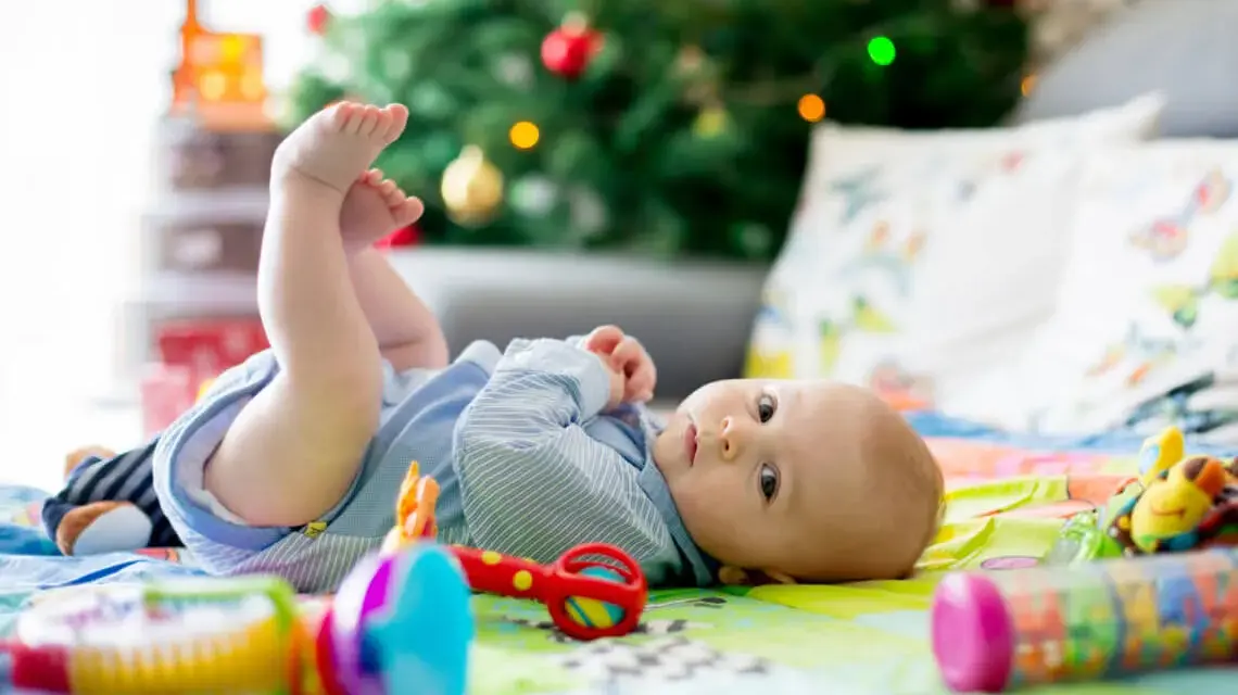 Przytulanka sensoryczna od kiedy? Poznaj korzyści dla noworodka