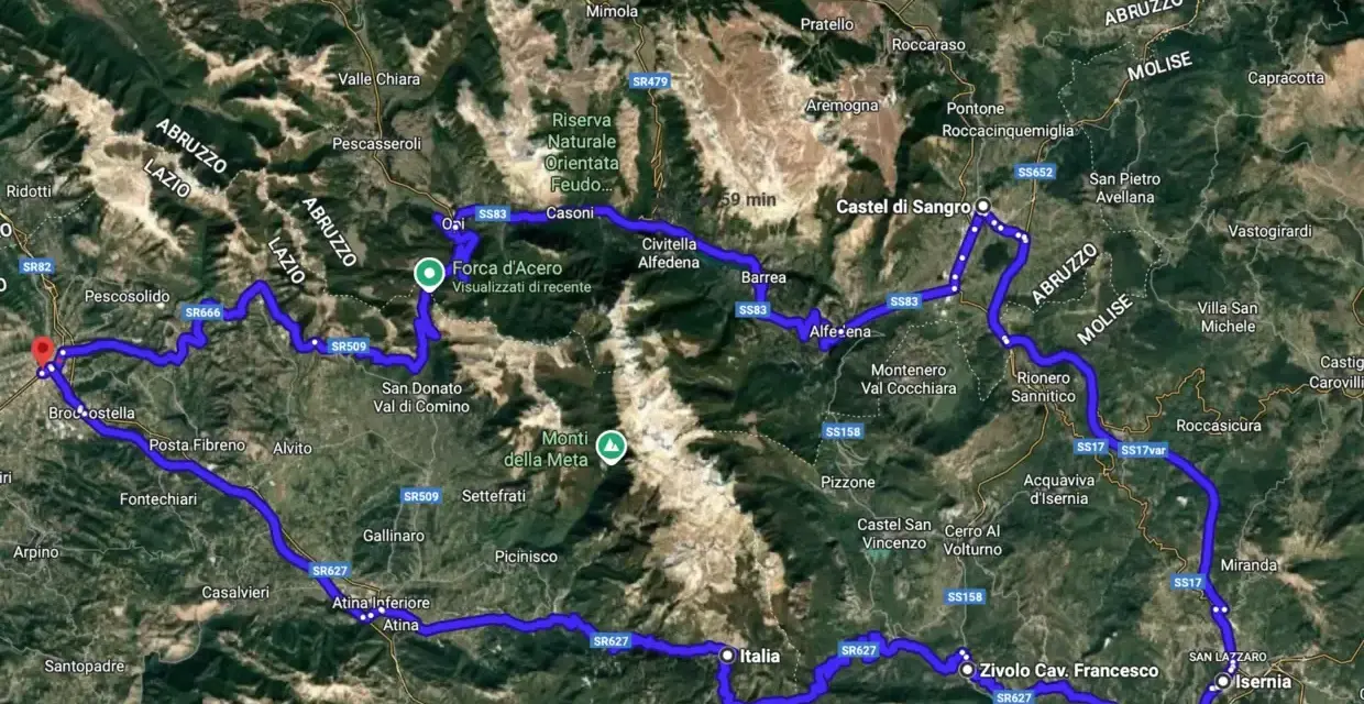 Percorso in auto che include Forca d'Acero, attraversando Abruzzo e Molise, con tappe a Castel di Sangro e Isernia.
