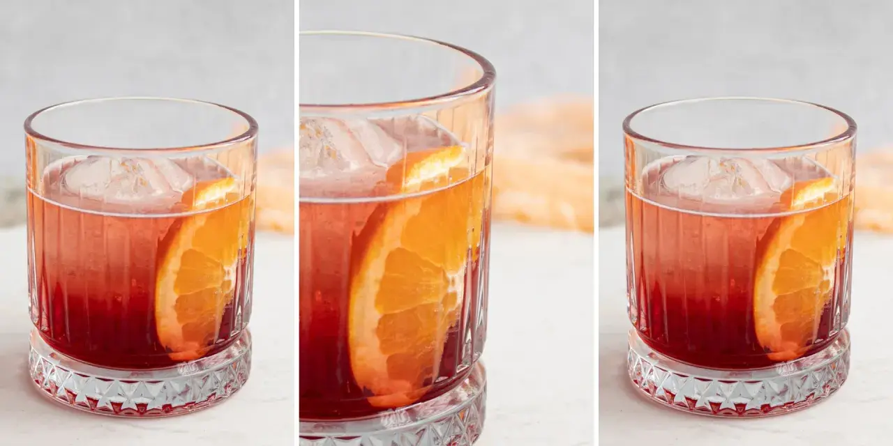 Przepis na Negroni Sbagliato: czerwony koktajl z lodem i plasterkiem pomarańczy w szklance.