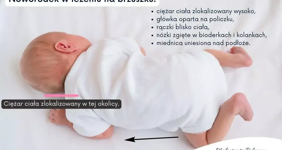 Nieprawidłowe leżenie na brzuchu niemowlaka: ciężar ciała wysoko, główka na policzku, nóżki zgięte. Miednica uniesiona.