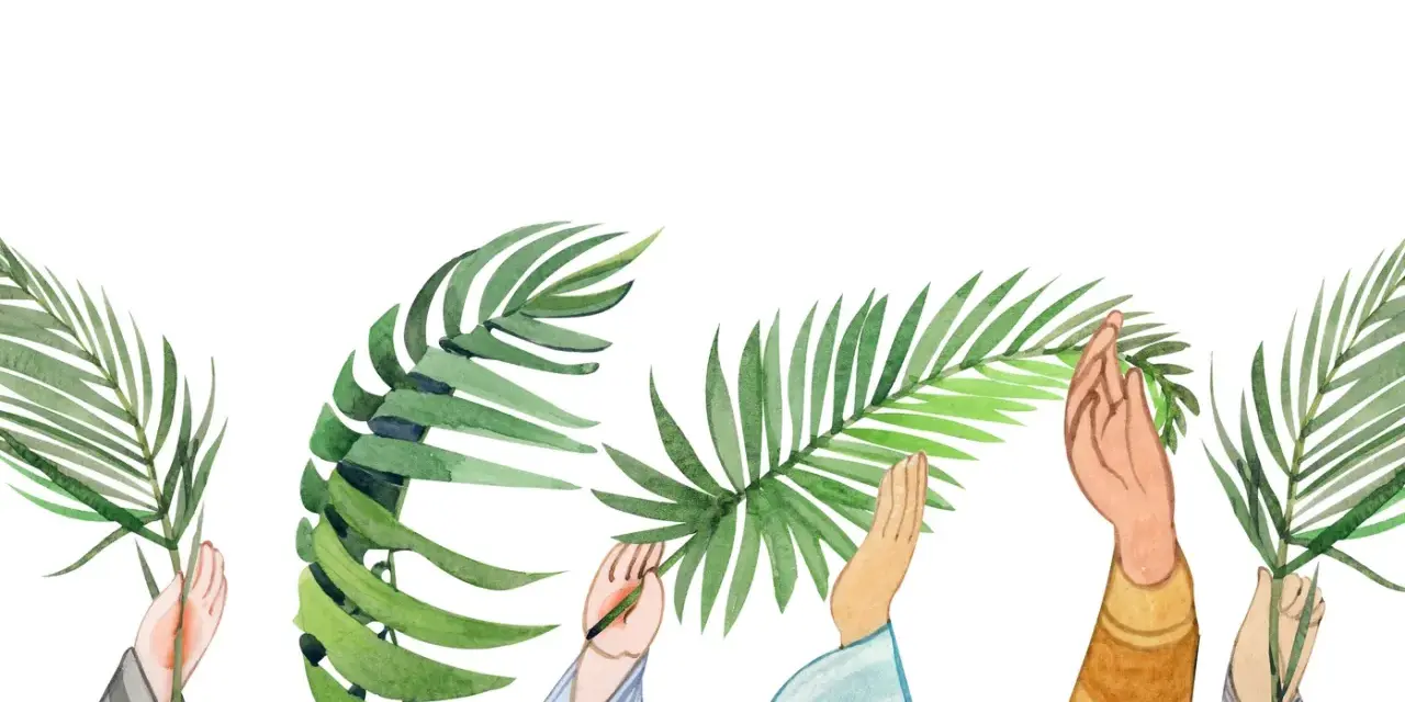 Hände halten Palmwedel hoch, ein Zeichen für Palmsonntag 2026.