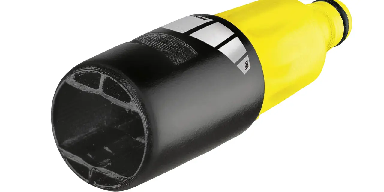 En gul och svart Kärcher adapter med en sexkantig öppning.