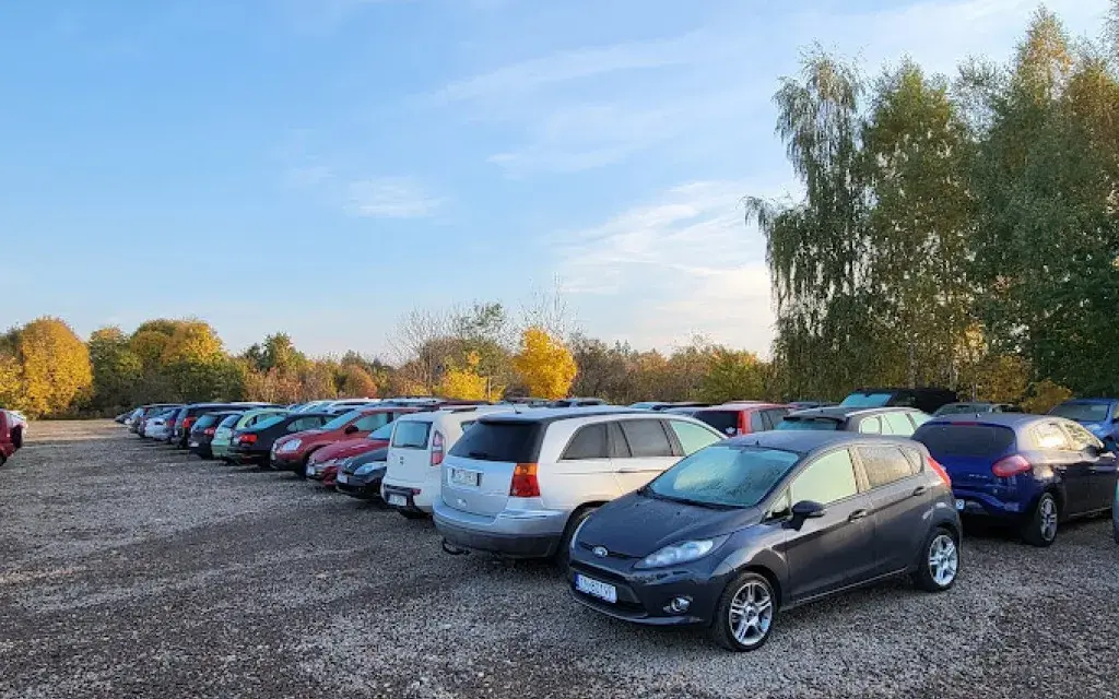 Parking Wrocław Lotnisko: Oficjalny czy prywatny? Porównaj i wybierz!