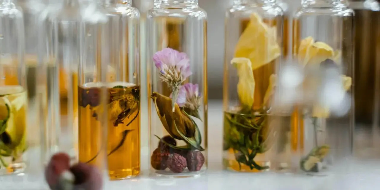 Jak przelać perfumy do atomizera? Poradnik krok po kroku