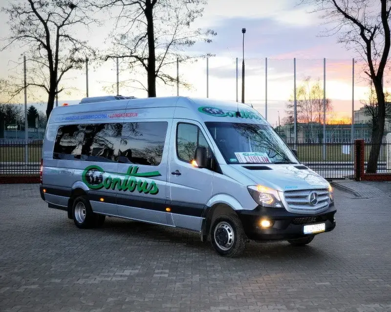 Contbus Warszawa: Dokładne odjazdy z centrum i lotnisk. Sprawdź!