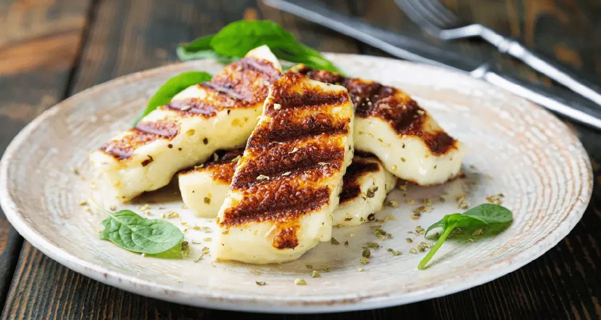 Jak zrobić ser halloumi na grillu, aby był idealnie chrupiący i smaczny