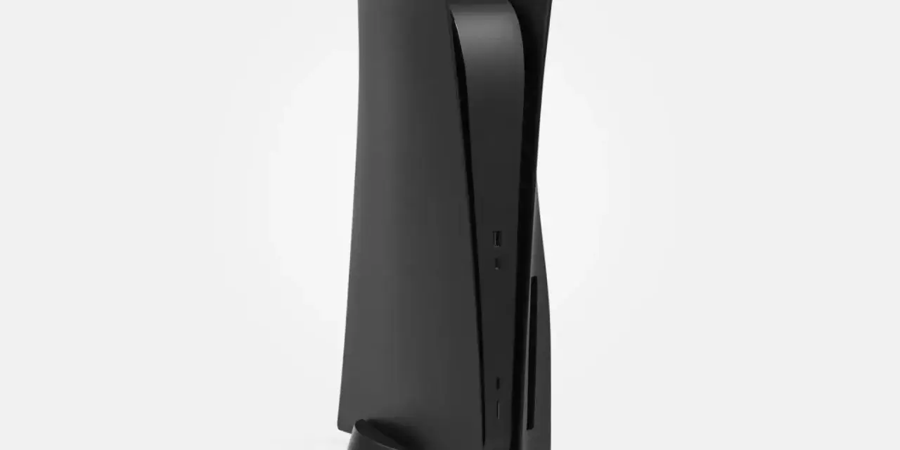 Consola PlayStation 5 con carcasa negra, elegante y moderna, lista para sumergirte en tus juegos favoritos.