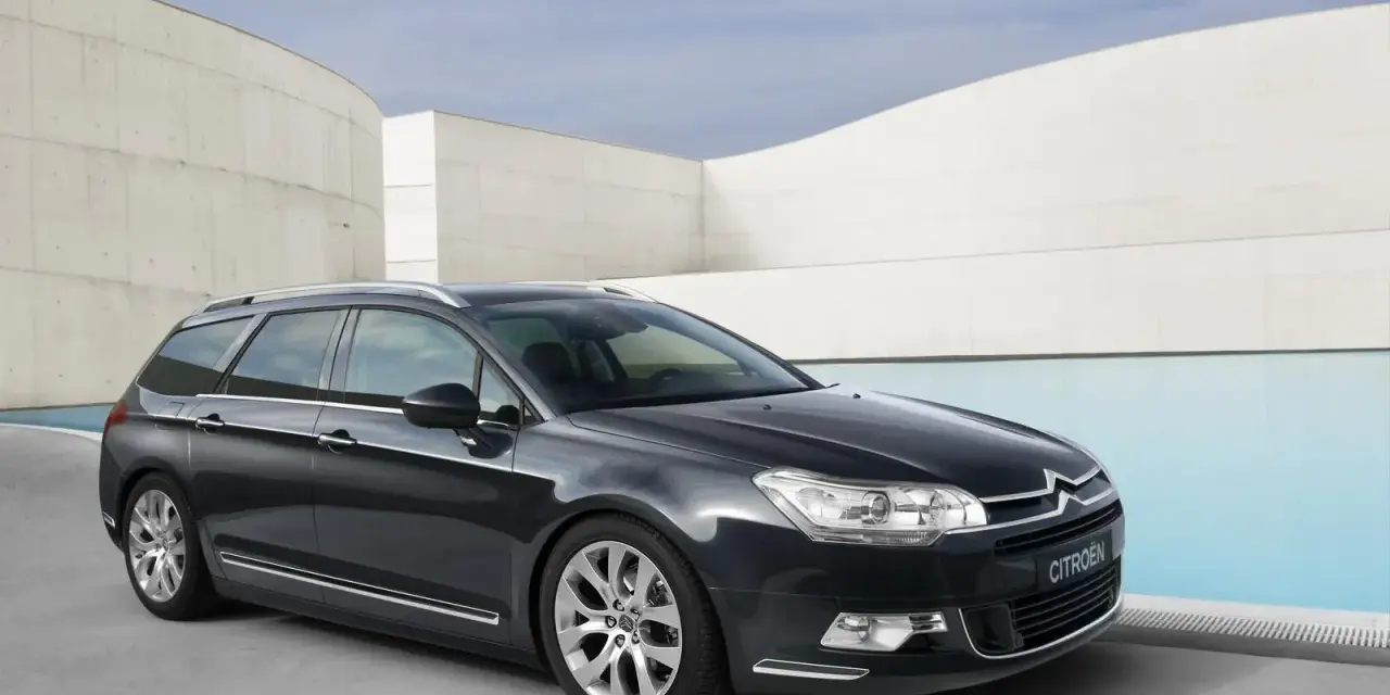 Pojemność baku Citroen C5 2.0 HDi: Ile zatankujesz i jaki zasięg?