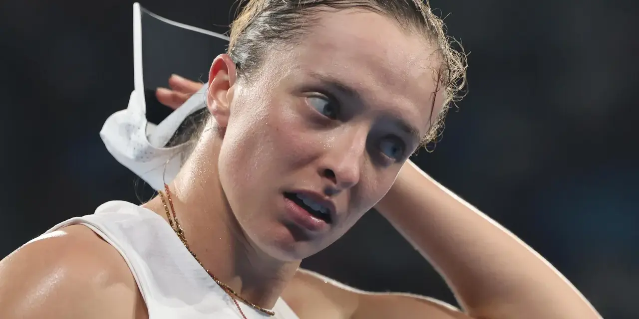 Iga Świątek po meczu na Australian Open, zmęczona, ale zdeterminowana.