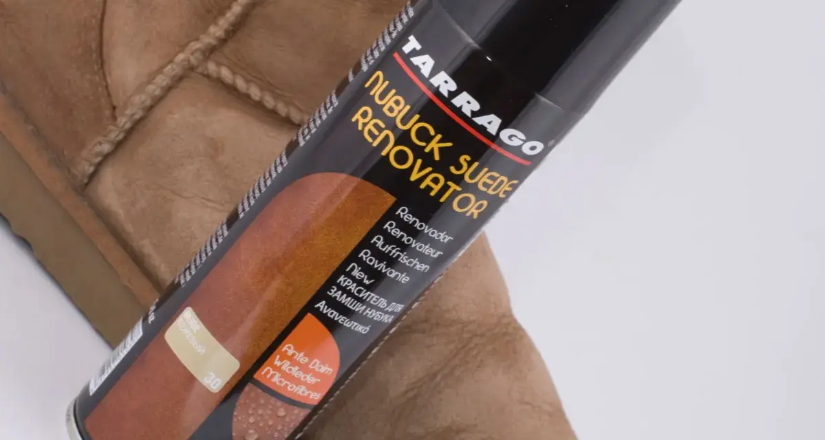 Tarrago Nubuck Suede Renovator w sprayu, idealny do odświeżenia zamszowych butów.