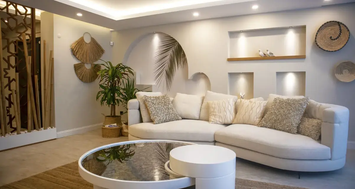 Iluminación salón: LED, capas y tendencias para un hogar de revista