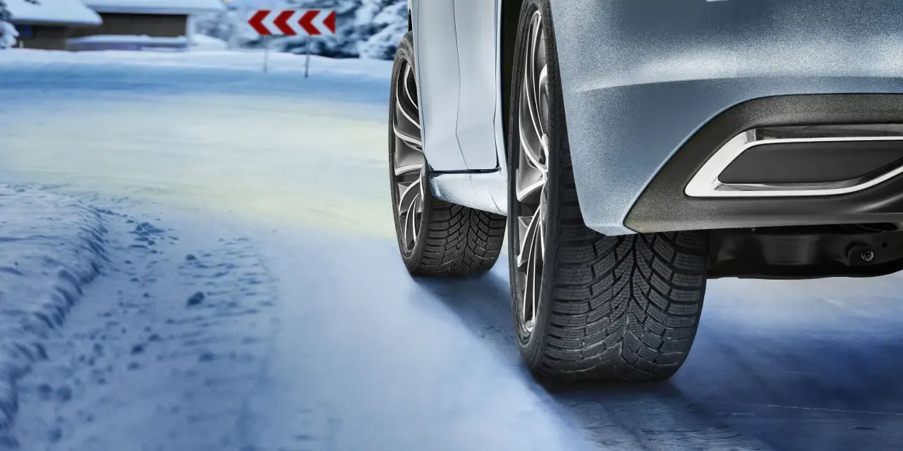 Kiedy zmienić opony na zimowe? Kluczowa zasada 7°C i przepisy
