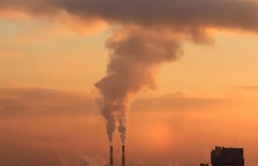 Smog od czego powstaje? Odkryj przyczyny i skutki zanieczyszczeń