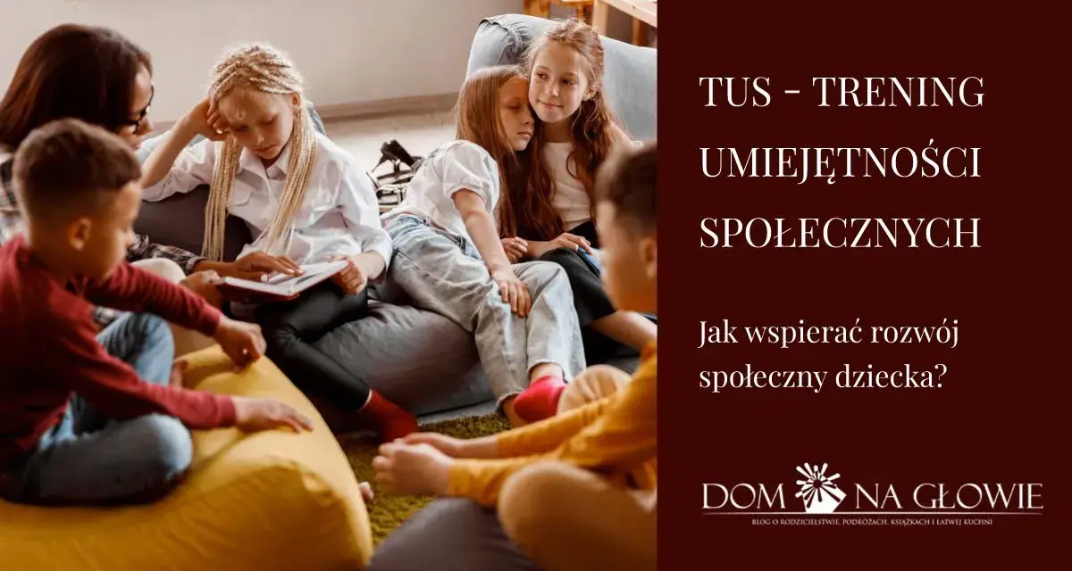 Dzieci uczestniczą w treningu umiejętności społecznych, ucząc się współpracy i komunikacji.
