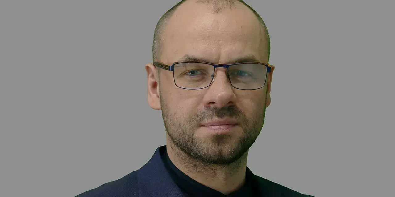 Czy Marek Skoczylas jest lekarzem? Poznaj jego kwalifikacje i doświadczenie