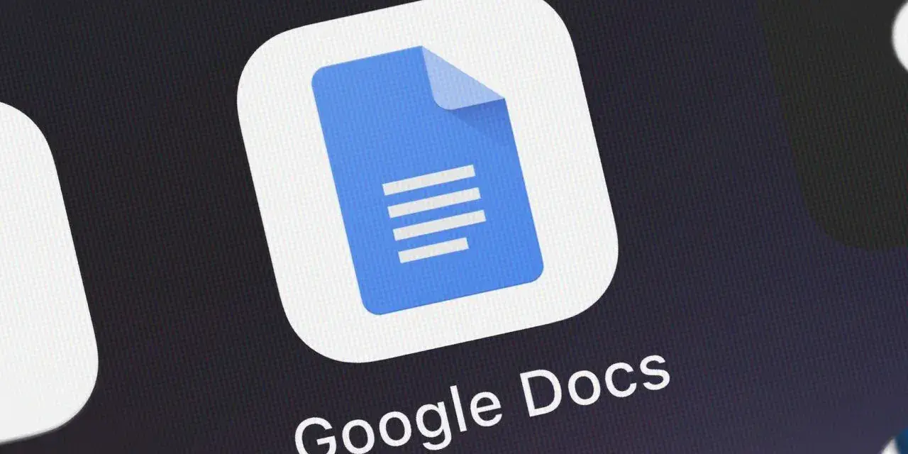 Ikona Google Docs na ekranie smartfona. To narzędzie ułatwia tworzenie i edycję dokumentów, a także stanowi ważny element kopii zapasowej Google.