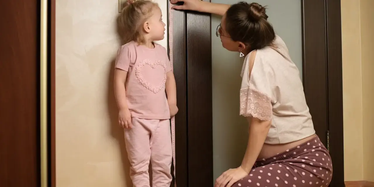 Jak szybko rośnie niemowlak? Kluczowe informacje o wzroście dziecka