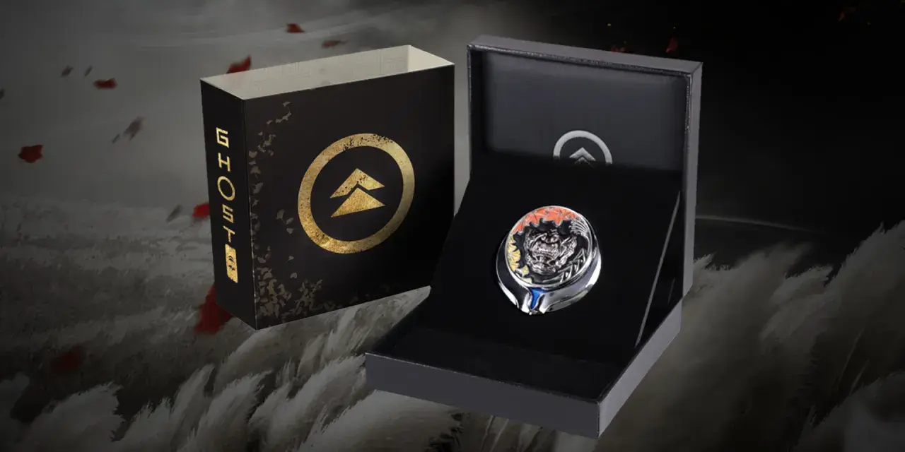 Caja de coleccionista con el logo de Ghost of Tsushima y un trofeo detallado de un demonio samurái.