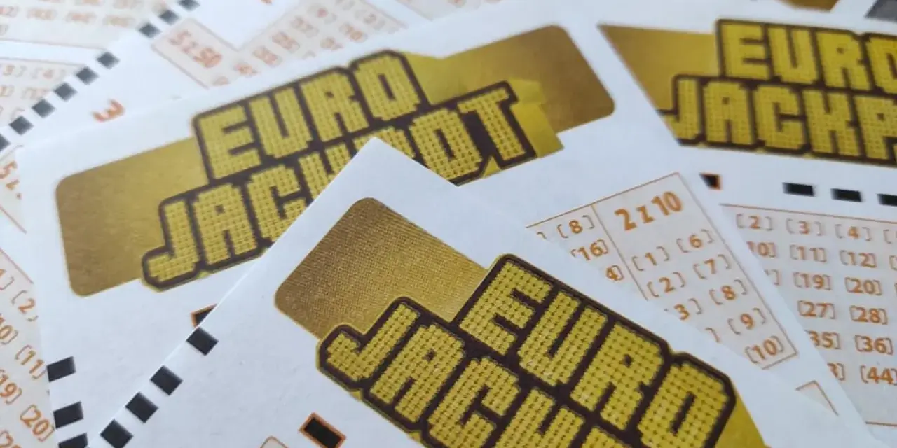 Euro na Majorce: Płać mądrze kartą i gotówką, unikaj pułapek!