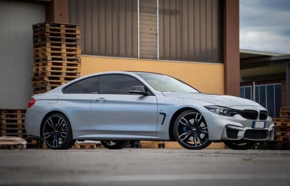 Srebrne BMW: Jakie felgi wybrać, by auto olśniewało? Poradnik Marka Dudka