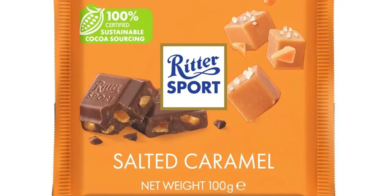 Czekoladki Ritter Sport o smaku solonego karmelu, z kawałkami karmelu i orzechów. 100% zrównoważone pozyskiwanie kakao.