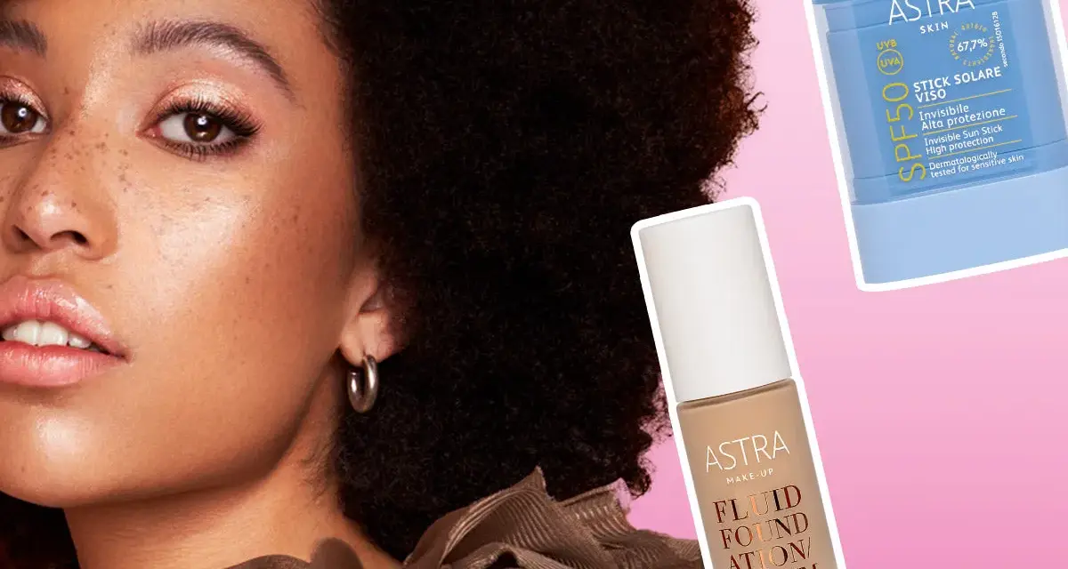 Modella con pelle luminosa e prodotti Astra: fondotinta e stick solare. Si può mettere il fondotinta sopra la crema solare per un look perfetto.