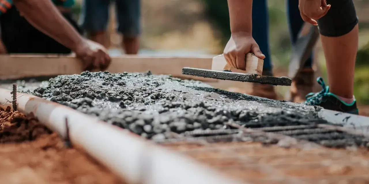 Jaki beton na fundament – wybierz odpowiednią klasę dla trwałości budynku