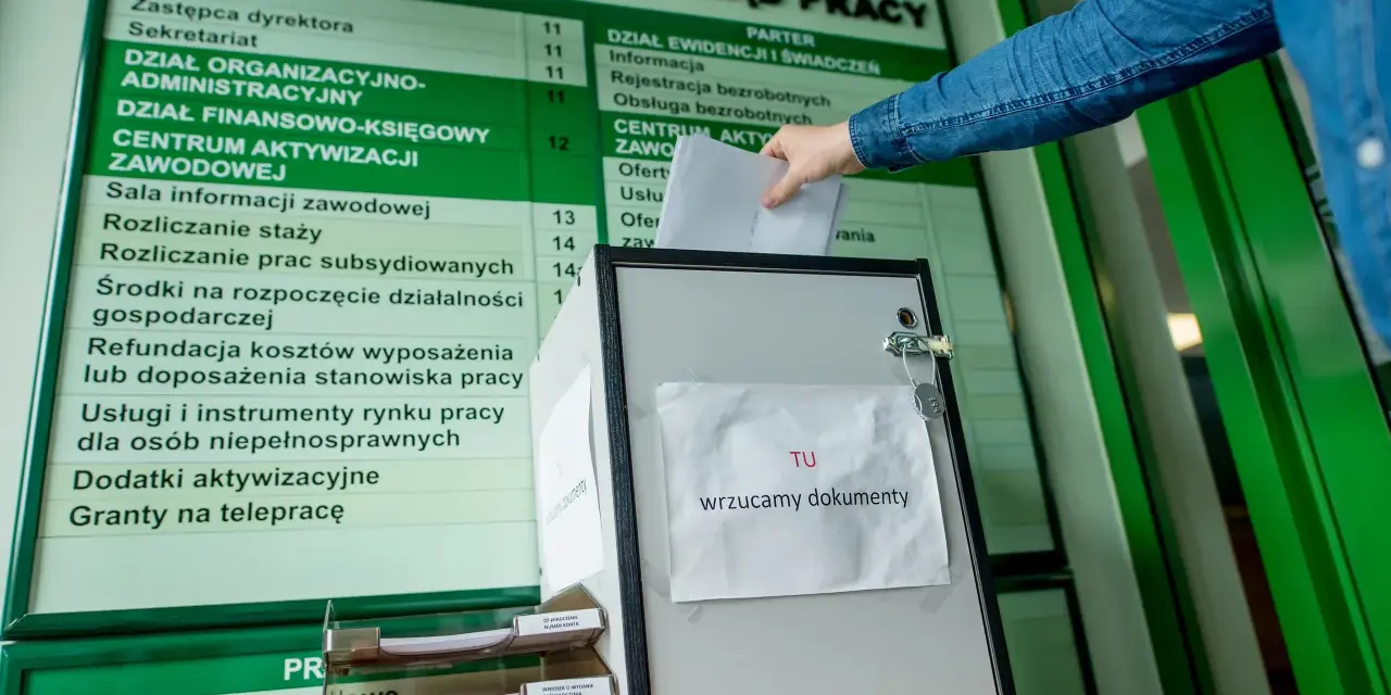 Zasiłek dla bezrobotnych: Jaki staż pracy? Sprawdź, co się liczy!