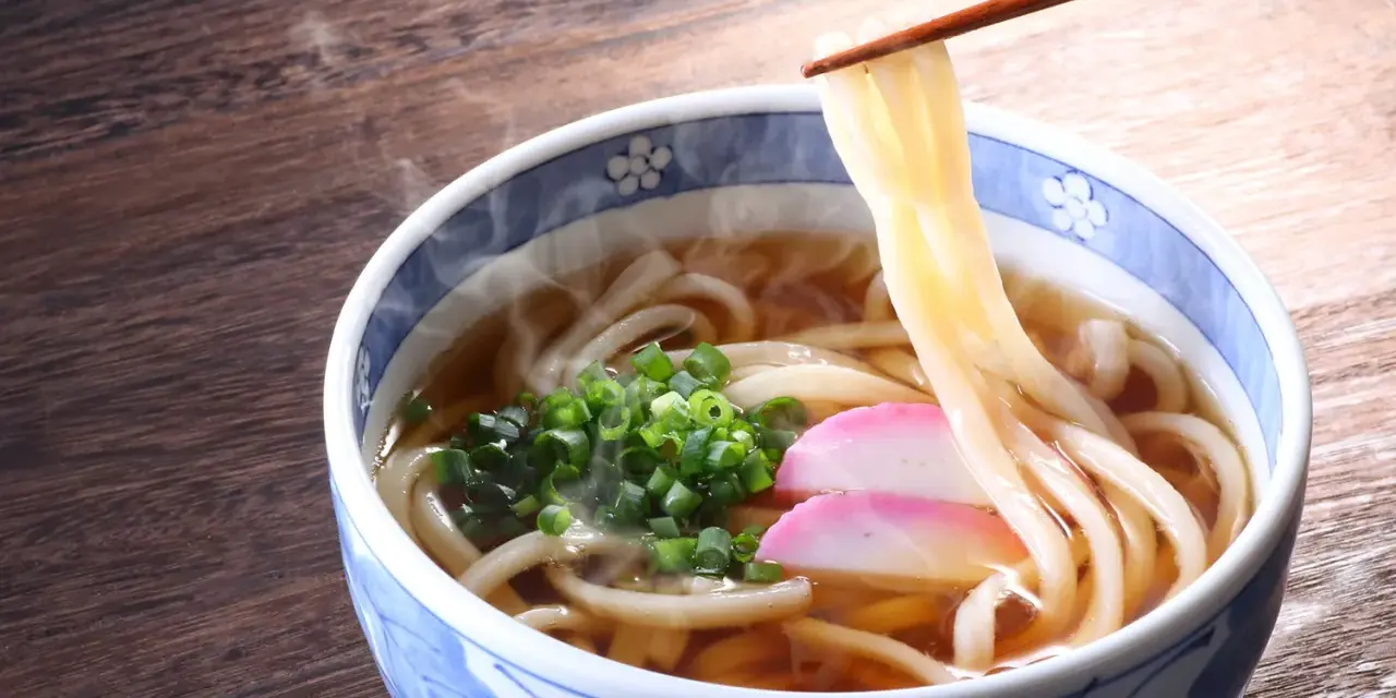 Makaron udon: jak gotować i z czym łączyć? Kompletny poradnik